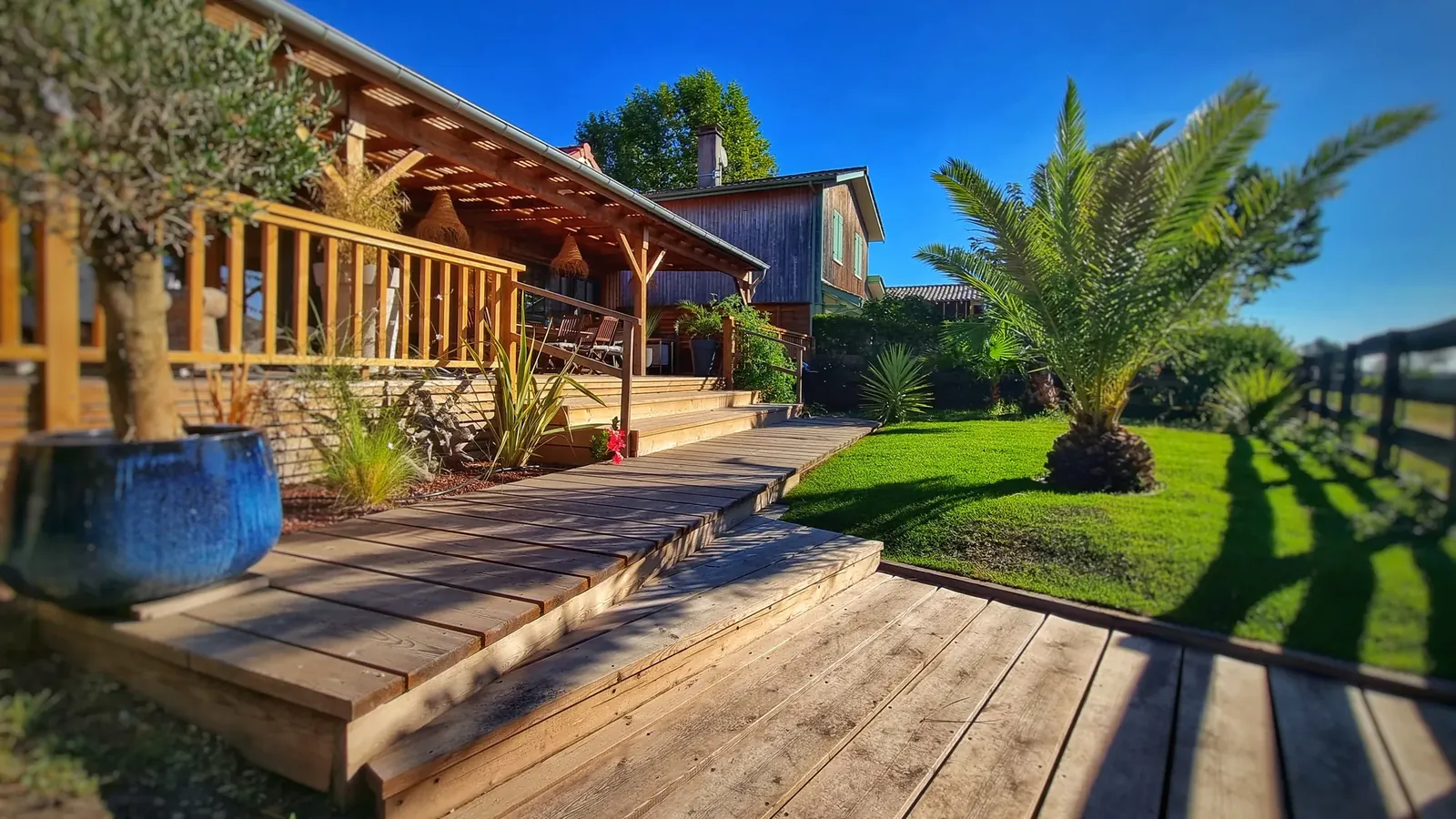 Maison bois et terrasse couverte réalisées par Construction Bois Lacanau